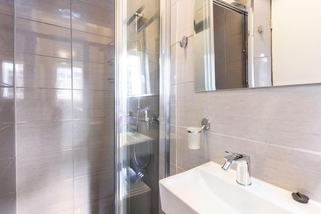 Apartman Vishegrad Apartment การ์โลวีวารี ภายนอก รูปภาพ