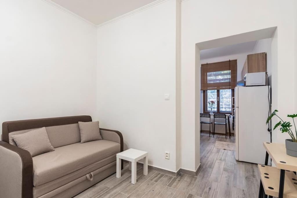 Apartman Vishegrad Apartment การ์โลวีวารี ภายนอก รูปภาพ